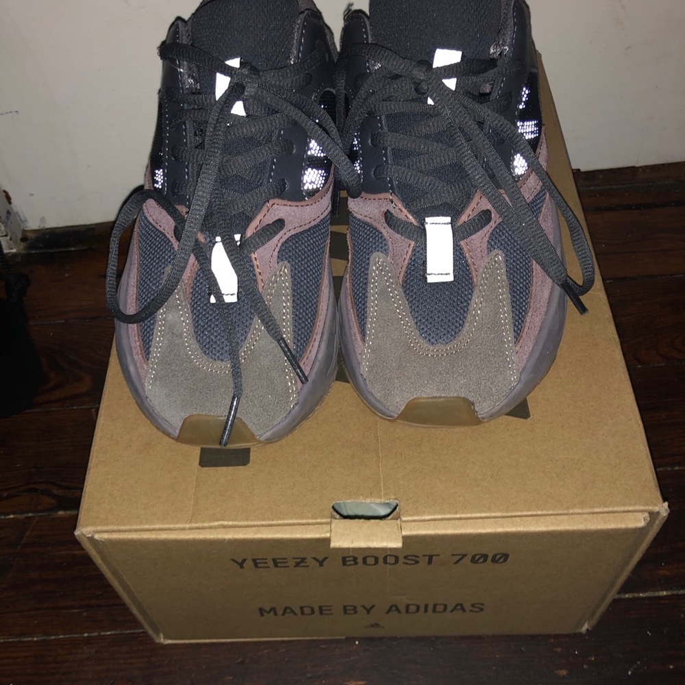 Yeezy boost 700 mauves